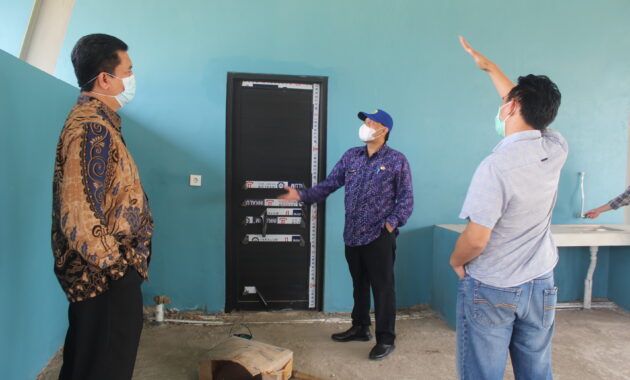  Rektor Untirta meninjau lantai 2 kantin Hijrah pada hari Kamis (25/03).